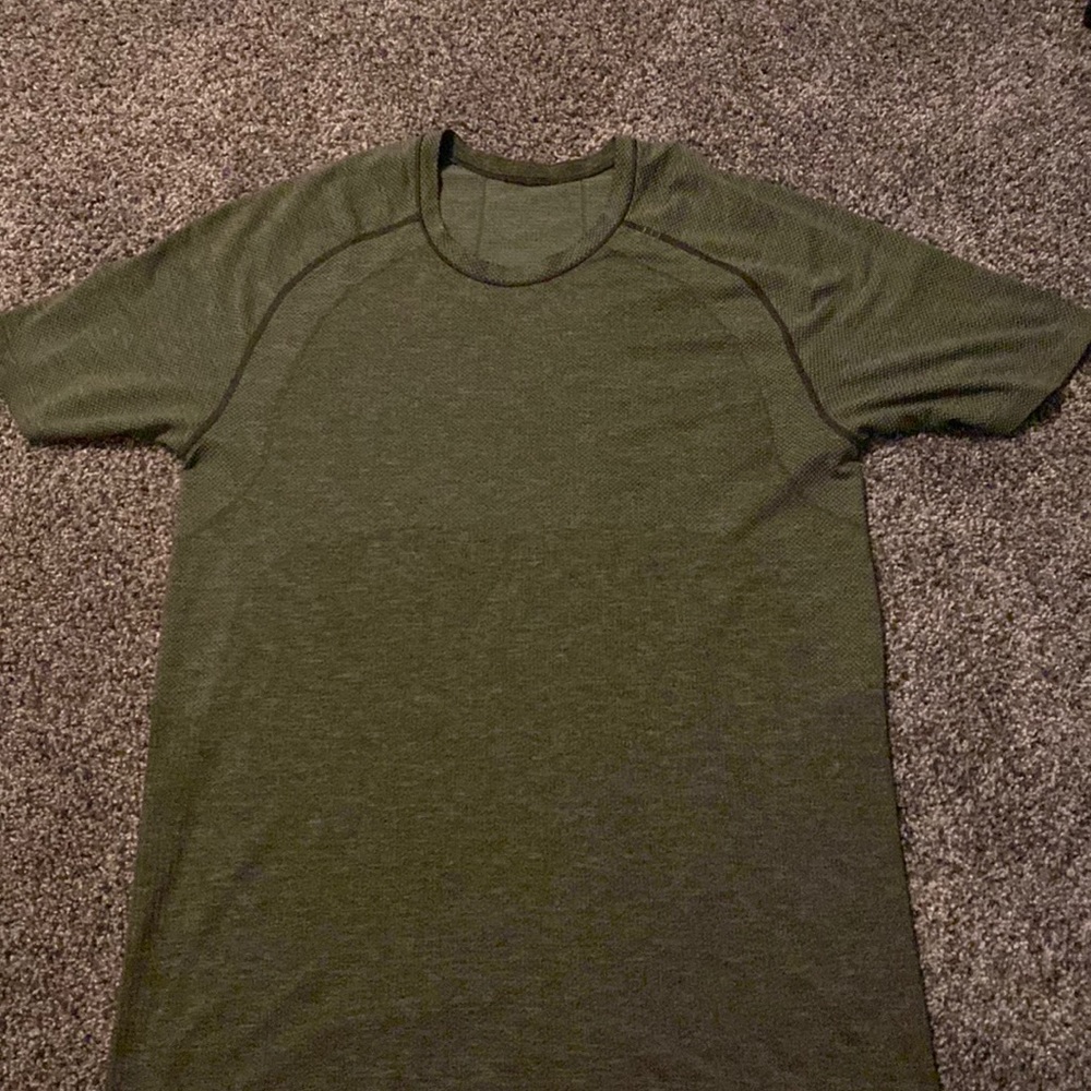 Lululmon green training shirt